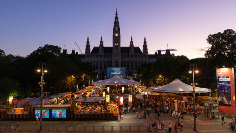 Statue am Rathausplatz
