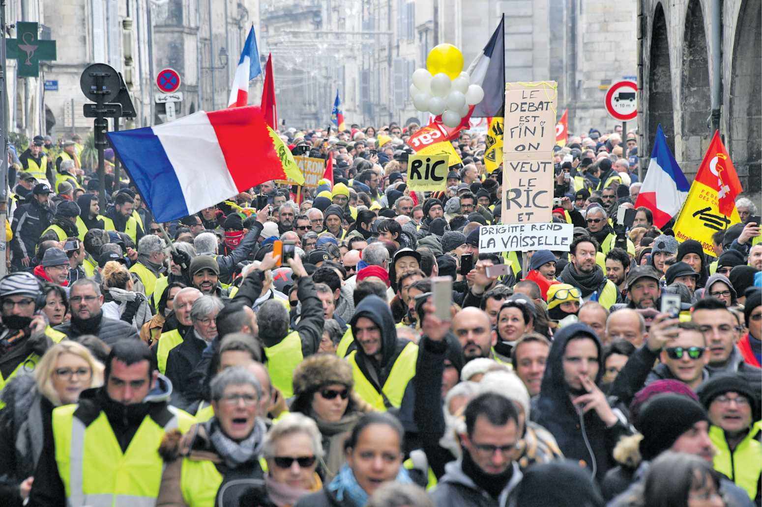 Les dernieres nouvelles politiques de france. Мирные забастовки.