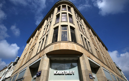Warenhaus-Riesen Kaufhof und Karstadt fusionieren 