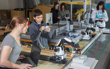 TGM richtet Mini-Fabrik für Schüler ein