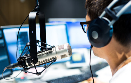 Praxisnahe Radio-Grundausbildung für Journalismus-Studierende