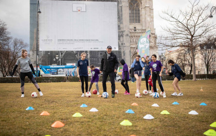 Megaboard bringt Laureus Sport for Good auf die Wiener Votivkirche