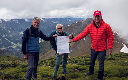 Almdudler & Alpenverein setzen sich für „Saubere Berge“ ein