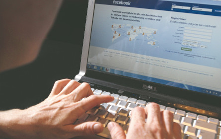 Facebook geht härter gegen QAnon-Verschwörungstheorien vor