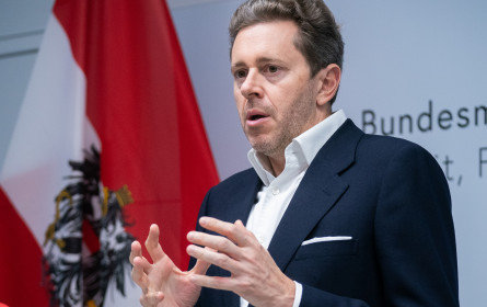 Gewerkschaft & WKÖ greifen Handelsverband-Forderung nach Österreich Schecks auf