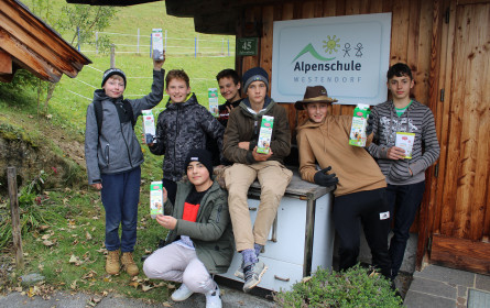 Drei Schulklassen durften mit Hofer eine Naturerlebniswoche in der Alpenschule Tirol verbringen