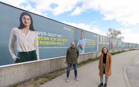 Raiffeisen Stadtbank präsentiert sich großflächig