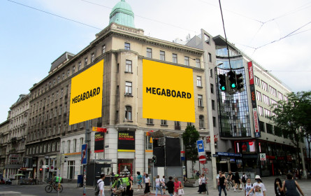 Megaboard mit neuer Werbefläche auf der Mariahilfer Straße