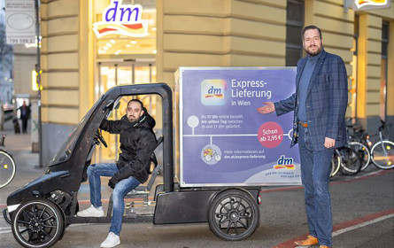 dm Express-Zustellung per Lastenrad in Wien