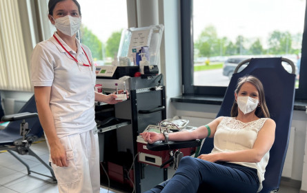 Hofer-Mitarbeiter folgen Aufruf zum Blutspenden