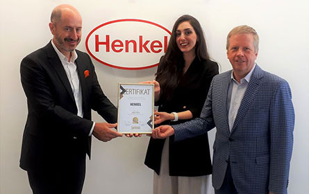 Business Superbrands Award an Henkel