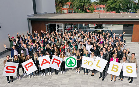 Spar feiert 20 Jahre Kooperation mit LBS Bad Radkersburg und bejubelt über 100 neue Lehrabschlüsse