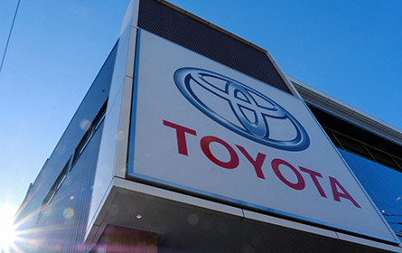 Toyota mit Absatz- und Umsatzsteigerung
