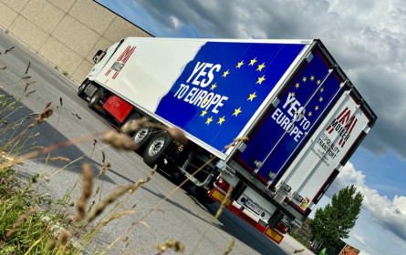Müller Transporte zeigt Flagge für Europa