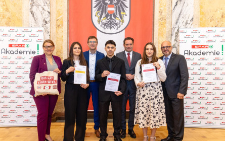 Totschnig und Spar-Lehrlinge feiern Ausbildungsabschluss