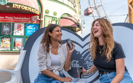 Coca-Cola Zero Sugar und OREO feiern „Bestie Bänke“ in Wien