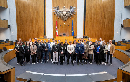 Lehrlinge erkunden das Parlament