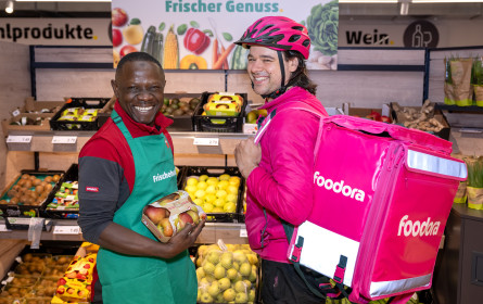 Penny und foodora feiern Meilenstein im Onlinehandel