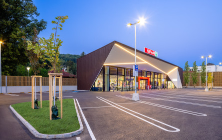 Spar setzt auf insektenfreundliche Beleuchtung