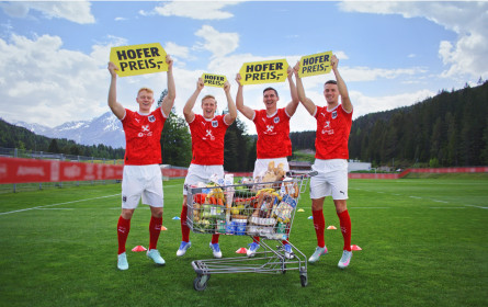 Hofer bleibt im Fußballfieber