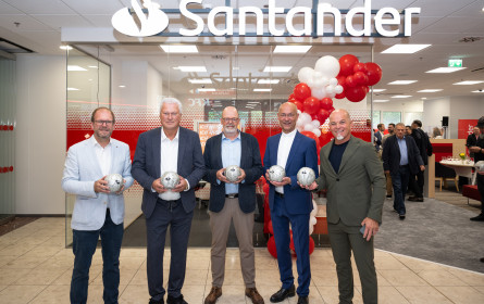Toni Polster und Toni Faber eröffnen neue Santander-Filiale in Lugner City