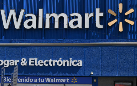 Krisengewinner Walmart hebt nach starkem Quartal erneut Prognose an