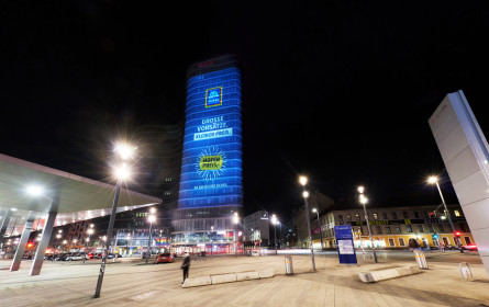 Hofer nutzt neue OOH-Fläche am Hauptbahnhof