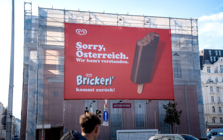 Werbewand setzt auf Präsenz im Stadtraum