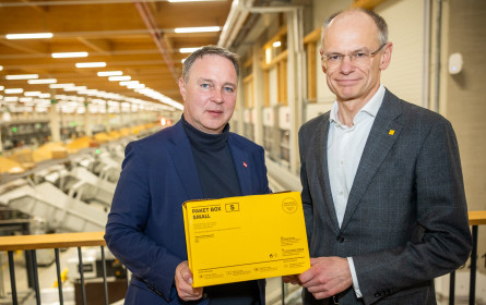 Vizekanzler Babler besucht Post-Logistikzentrum in Inzersdorf