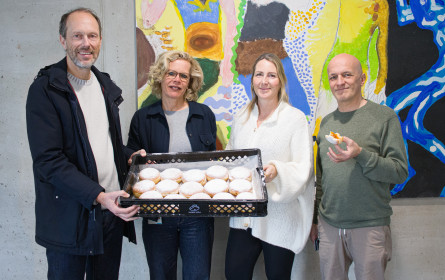 MPreis spendete Krapfen für die Kinder- und Jugendpsychiatrie in Hall