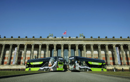 Grüne Busse auf fünf Kontinenten unterwegs