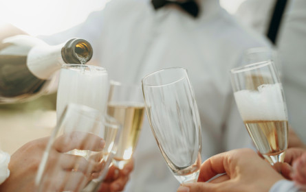 Das Glas ist jetzt  nicht einmal halb voll