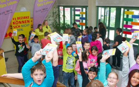 Bücherbus des Wiener Bezirksblatts erfolgreich auf Wien Tour 2015