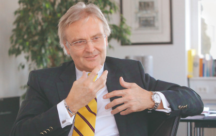 Auch ein Nüsschen kann mal Verantwortung tragen