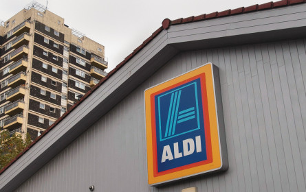 Auch Aldi geht online