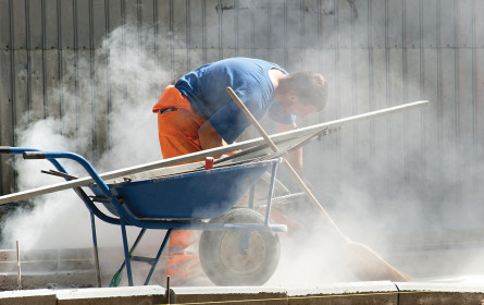 Arbeit: weniger Unfälle, aber Belastungen steigen