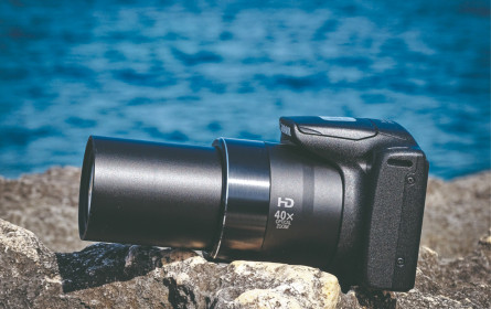 Schnappschuss-Kamera mit starkem Tele-Objektiv