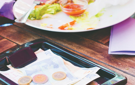 Österreicher zahlen im Urlaub gern mit Bargeld