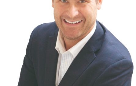 Seifenkisten brausen werbend durch Wien