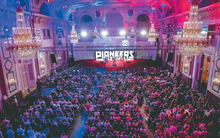 „Parkett, auf dem man sich trifft”