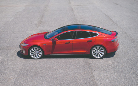 Stromt so leise an allen Sportwagen vorbei