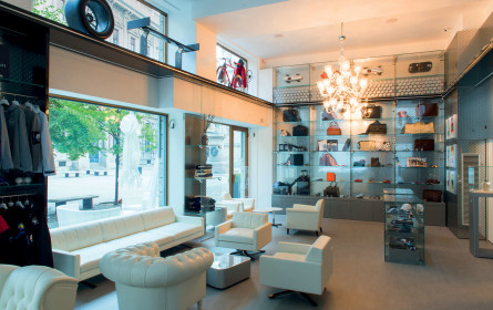 Maserati parkt in Innenstädten