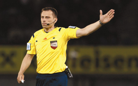 Schiedsrichter, zum Telefon!