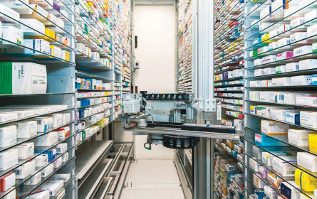 Roboter bringt Pillen