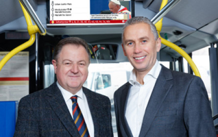 Infoscreen steigt aufs Gas