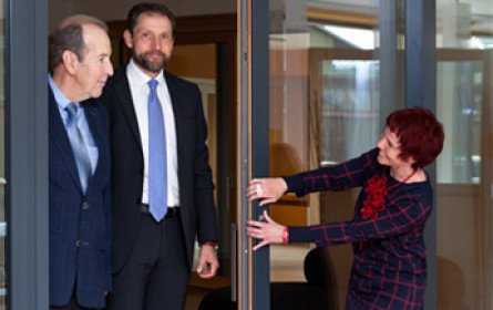 Funkelrot für Hrachowina