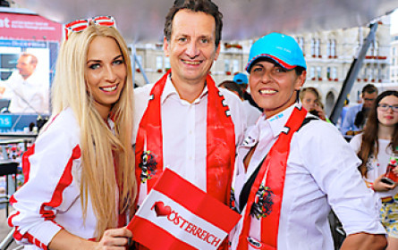 Promis feierten mit Taxi 31300 am Rathausplatz