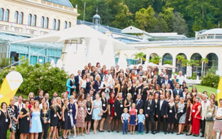 Mondial feierte mit seinen Mitarbeitern fünfzigsten Geburtstag