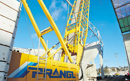 Gelbe Kräne für Grün-Weiß