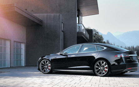 Siri, park den Tesla ein!